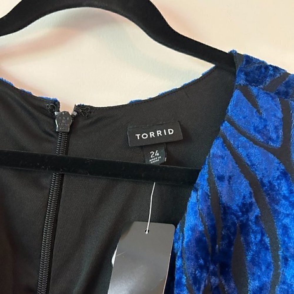 Torrid At The Knee Velvet High Slit Dress Size 24 NWT - Picture 7 of 13